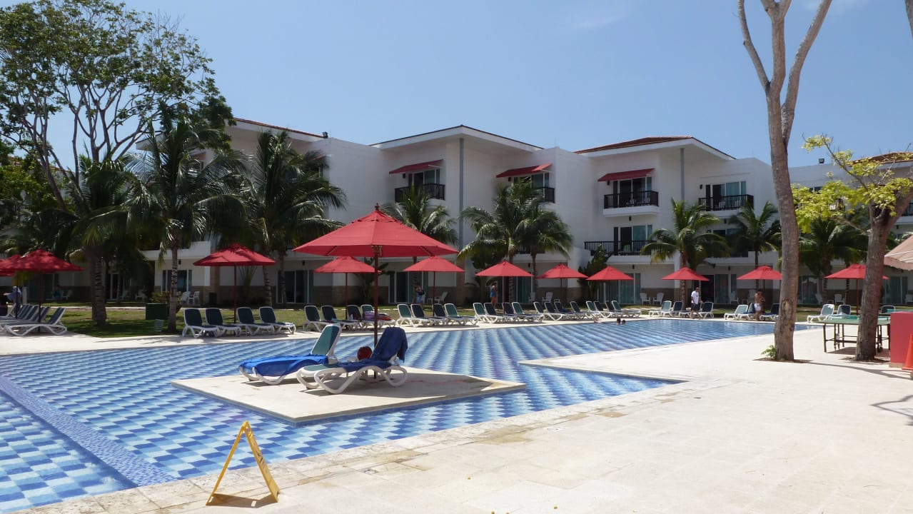 Einer der drei Pools Decameron Baru