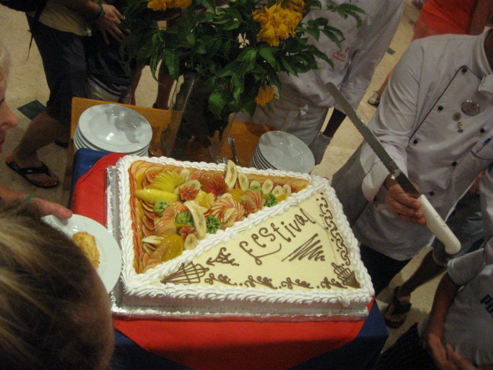 Торт в честь пятницы Riviera Aqua Park Resort