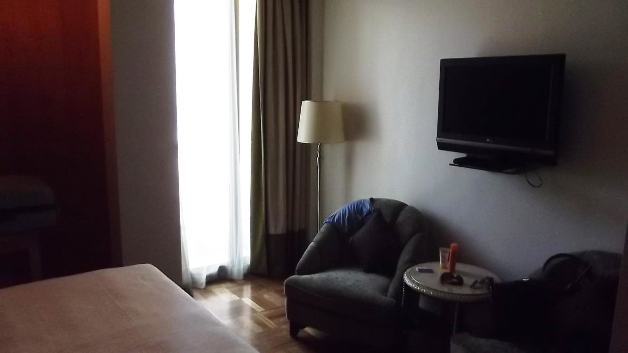 Blick auf Flat TV Sheraton Hotel & Resort Abu Dhabi