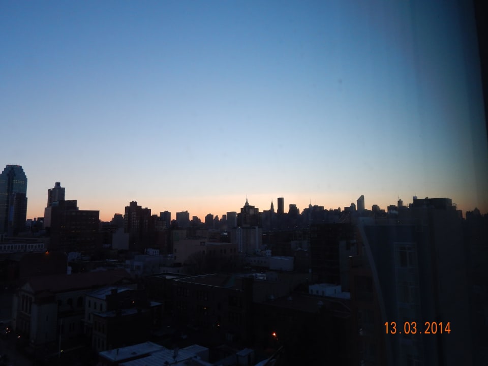 Vom Zimmer aus... Holiday Inn Long Island City - Manhattan View
