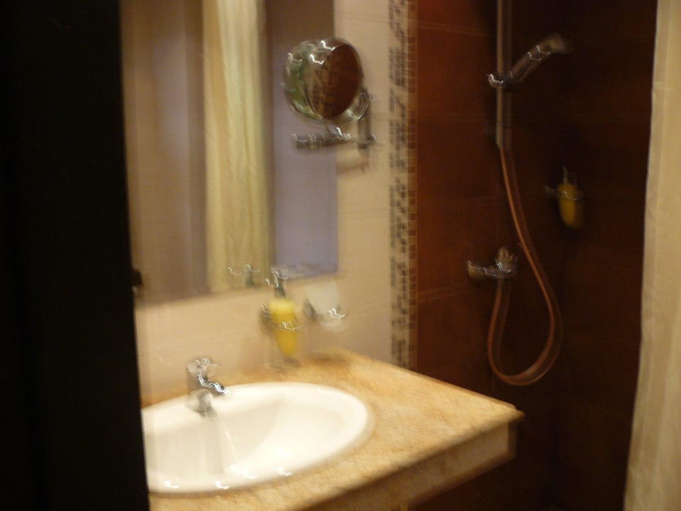 Bad Hotel Cazablanka / Casablanca