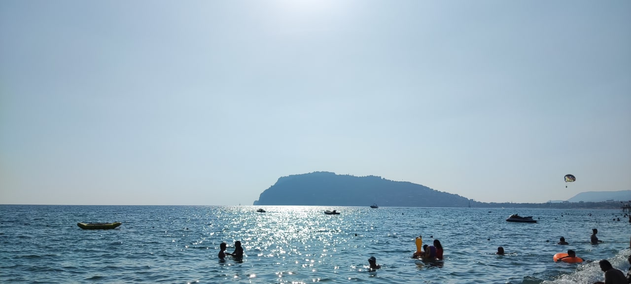 Strand Grand Alisa Hotel