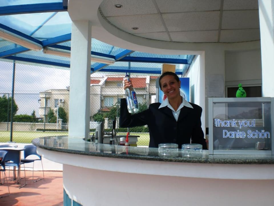 Der Sonnenschein der Poolbar Hotel Sineva Beach