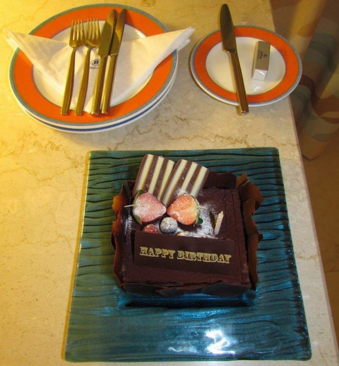 Birthday cake Hilton Dubai Jumeirah