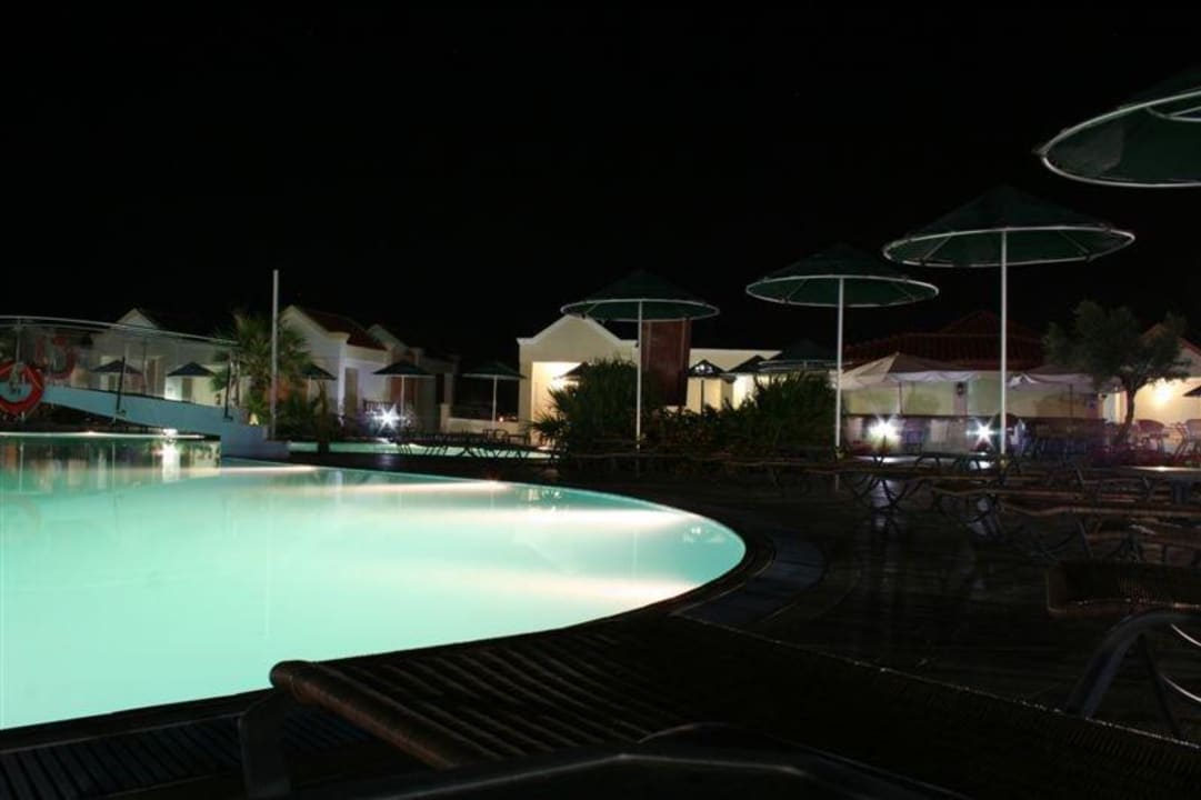 Basen nocą Lindos Imperial Resort & Spa