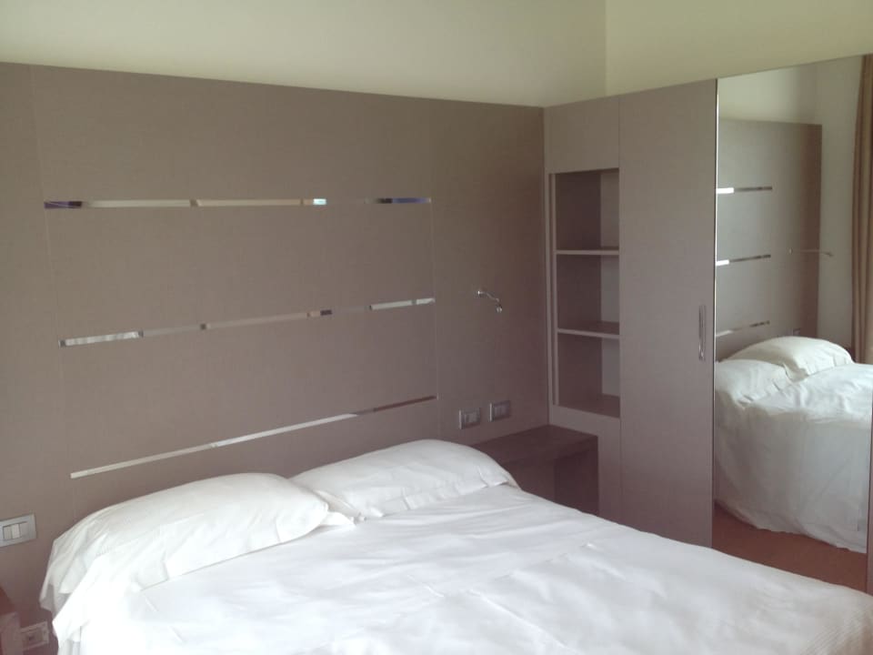 Schlafzimmer Pisa Tower Plaza