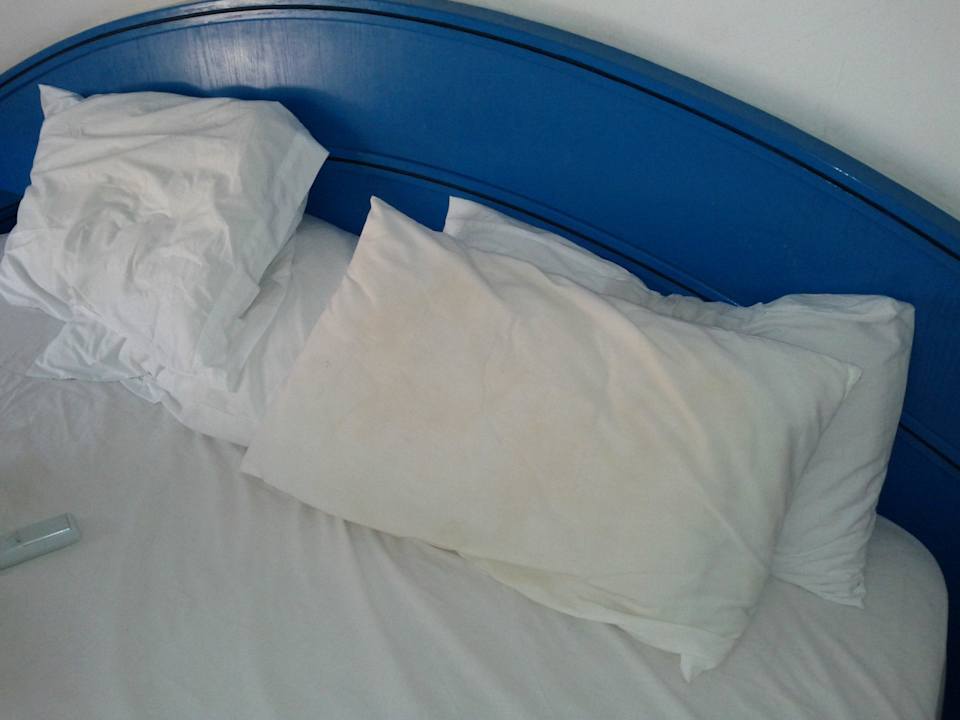 Das Kissen gehört auf Müll Mirage Bay Resort & Aqua Park