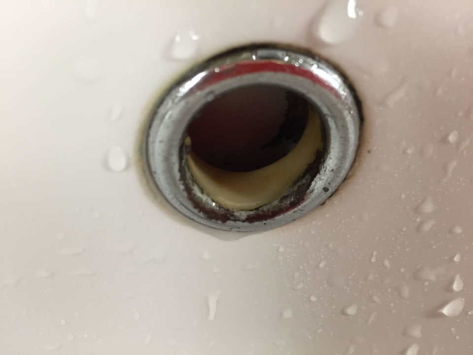 Bad Abfluß - beschädigt Hotel Wyndham Garden Quedlinburg Stadtschloss