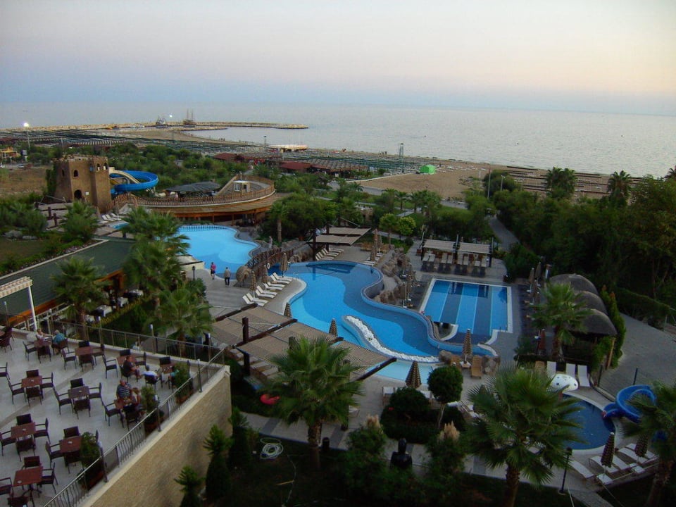 Blick vom Zimmer über die Außenanlage Adalya Resort & Spa - Adults Only