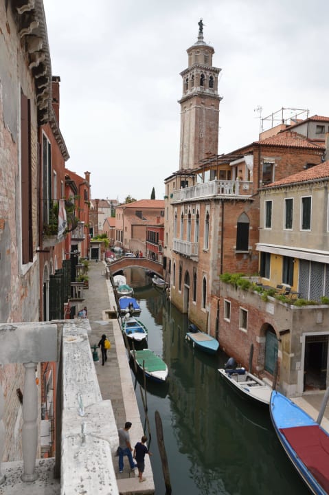 Ausblick zur linken Seite Hotel Pausania