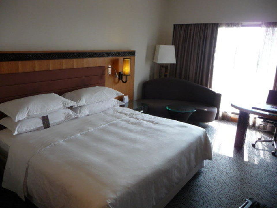 2729 Royal Orchid Sheraton Hotel & Towers