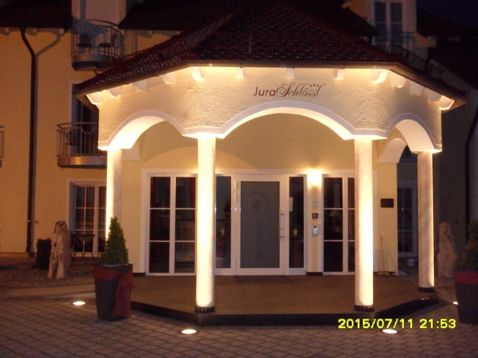 Zugang Hotel bei Nacht Landhotel Zur Jurahöhe / Juraschlössl