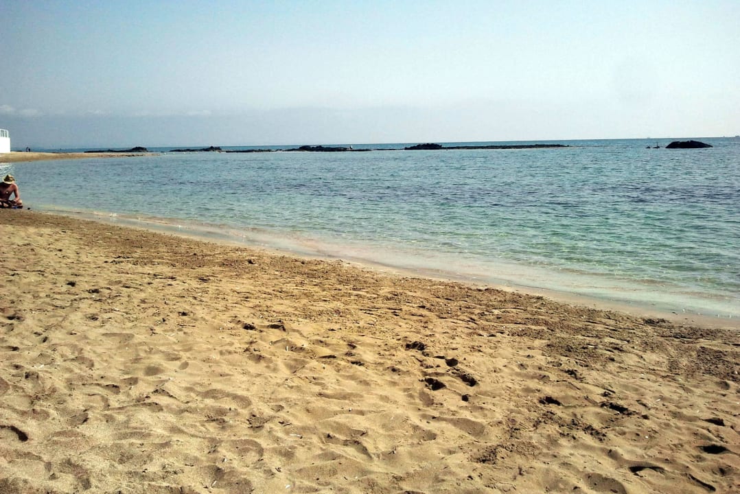 Strand nach links blickend Salamis Bay Conti Resort Hotel & Casino