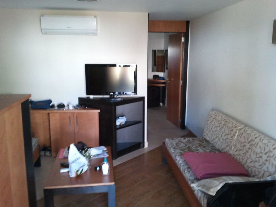 Wohnbereich des Bungalows HL Miraflor Suites Hotel