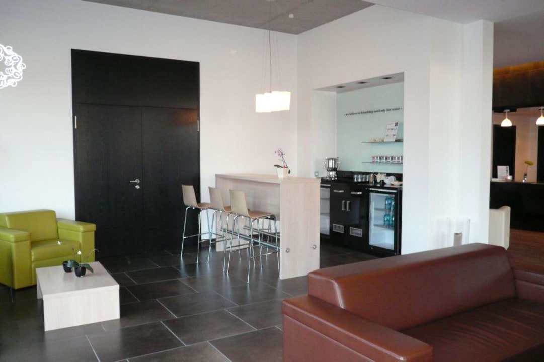 Tee Bar gegenüber der Rezeption Strandgut Resort