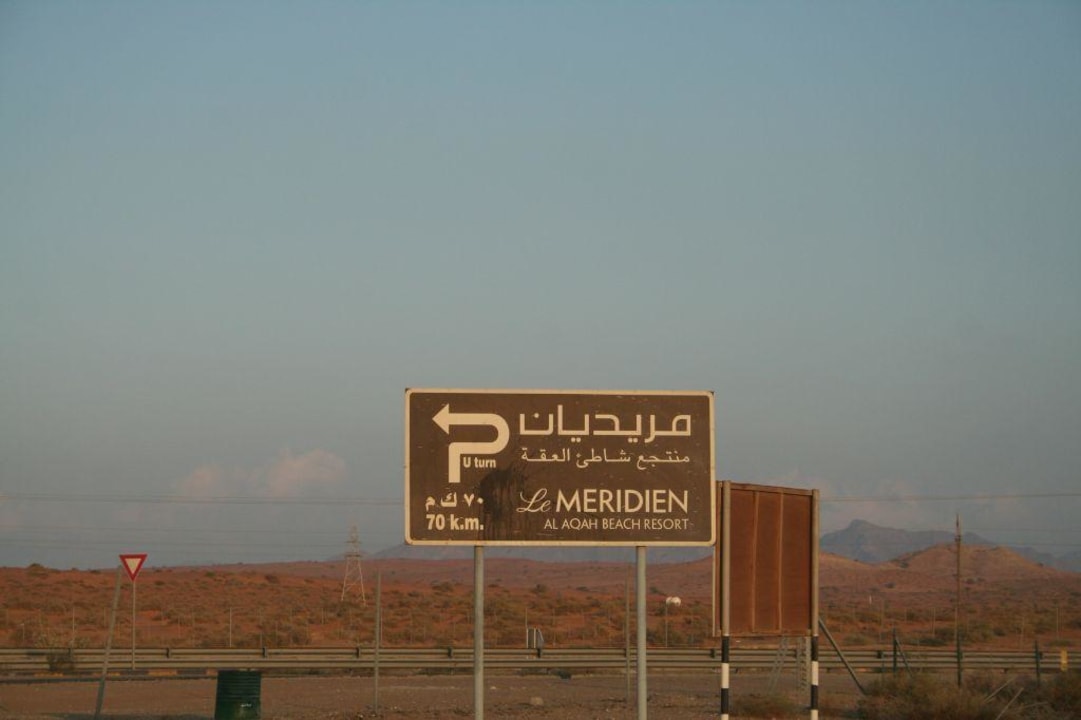 Wegweiser zum Le Meridien Al Aqah/Fujairah Hotel Le Meridien Al Aqah Beach Resort