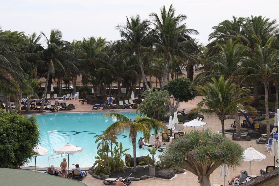 Poolblick vom Balkon Hipotels La Geria