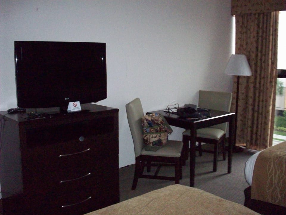 LCD-TV und Schreibecke Hotel Comfort Inn Oceanside
