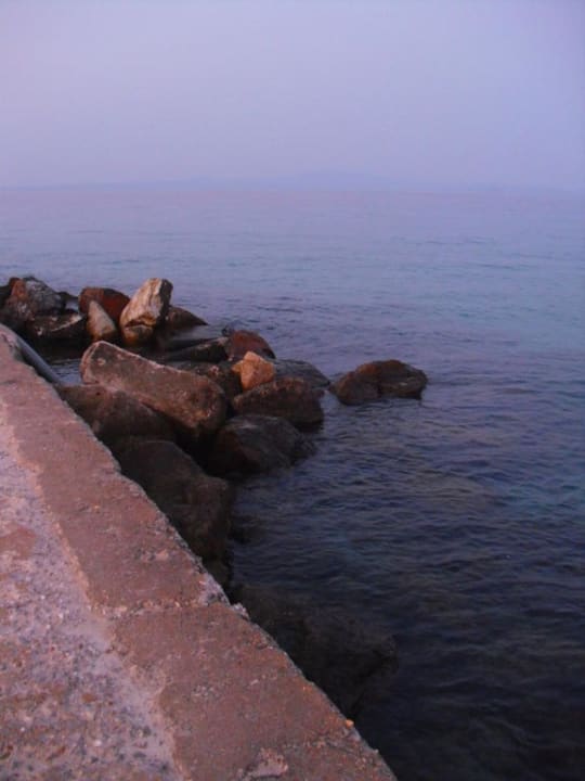 Blick vom Steg Hotel Athos Palace