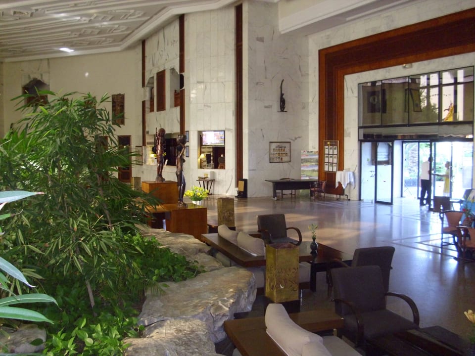 Eingang und Rezeption TUI MAGIC LIFE Africana