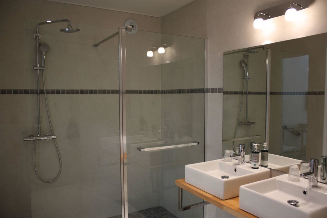 Salle de bains Douche à l'italienne Hotel Le Dauphin