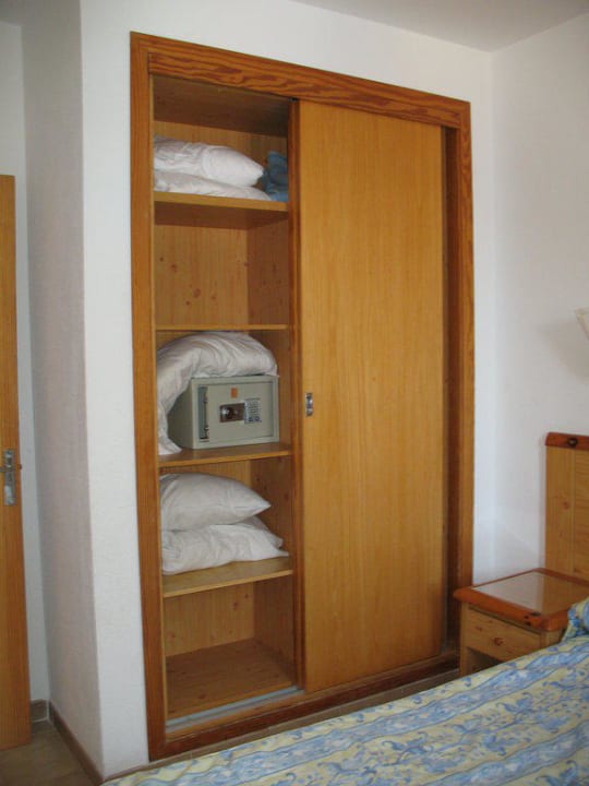 Schrank mit Tresor  Hipotels Mediterraneo Club