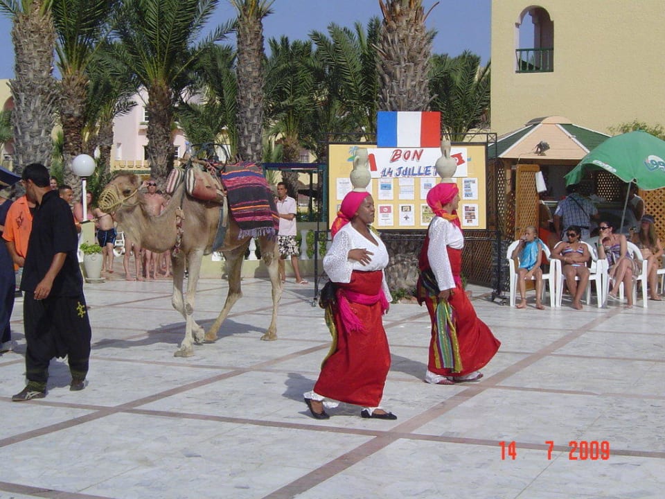 Tunesische Folklore auf der Hotelterrasse Houda Golf & Beach Club
