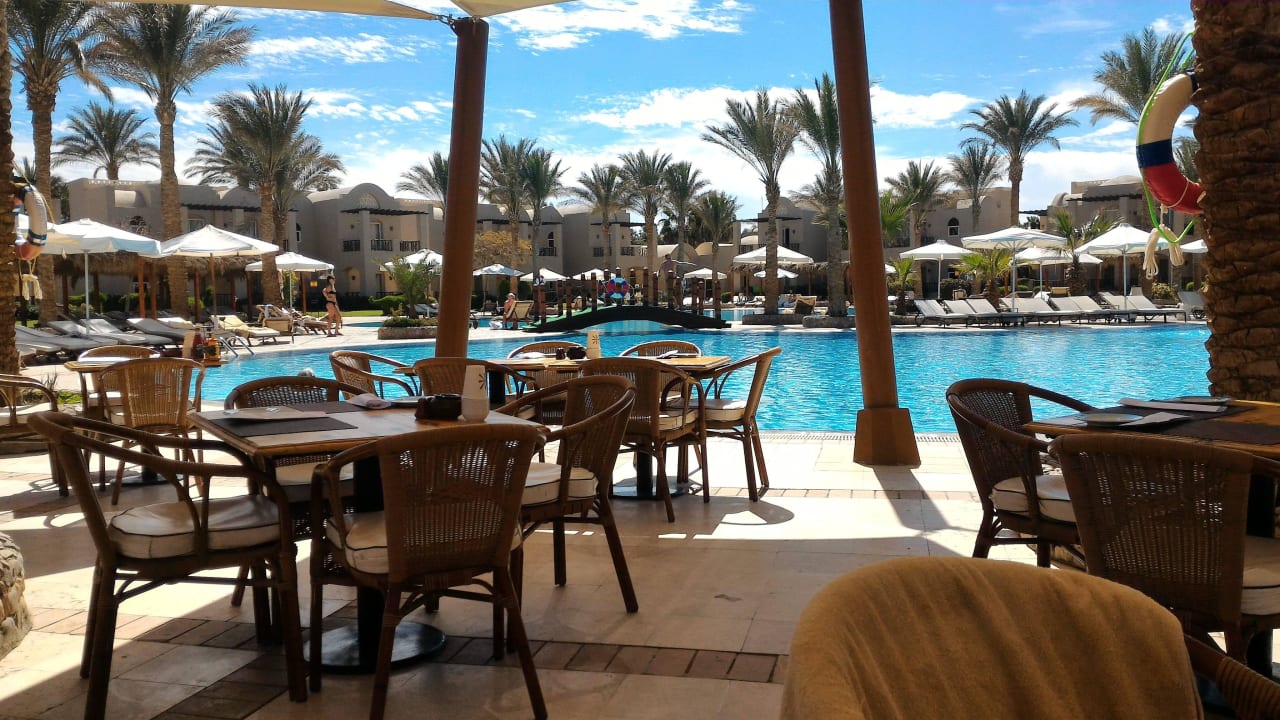 Blick vom Poolrestaurant Terrasina beim Essen Iberotel Makadi Beach