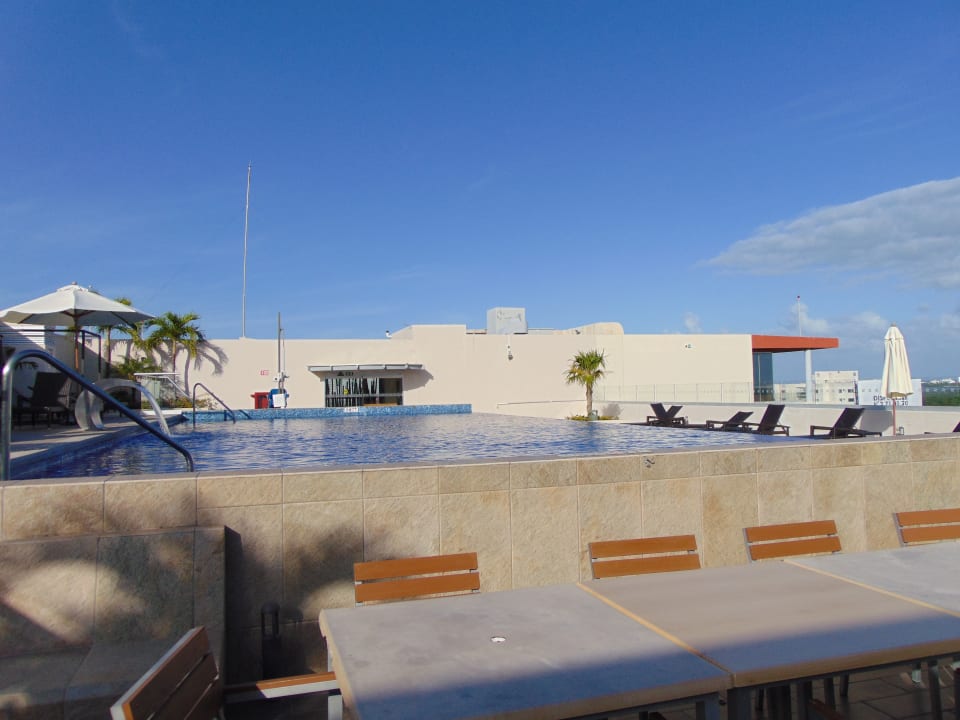 Pool Four Points by Sheraton Cancun Centro