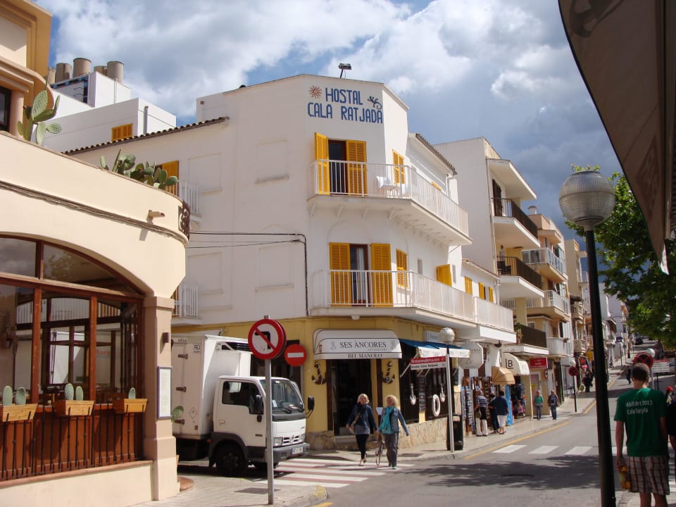 Eingang zum Hostal-Restaurant Hostal Cala Ratjada