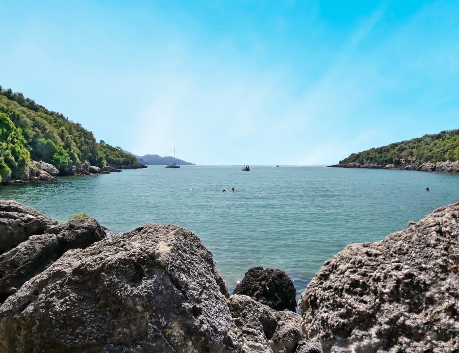 Strand Mourtemeno Hotel