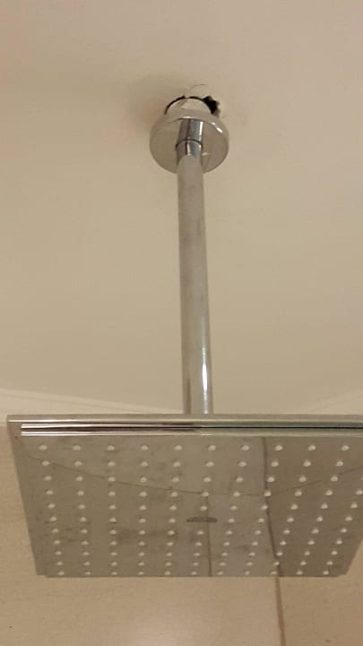 DuschKopf nach reparatur, Lebensgefahr Sheraton Sharjah Beach Resort & Spa