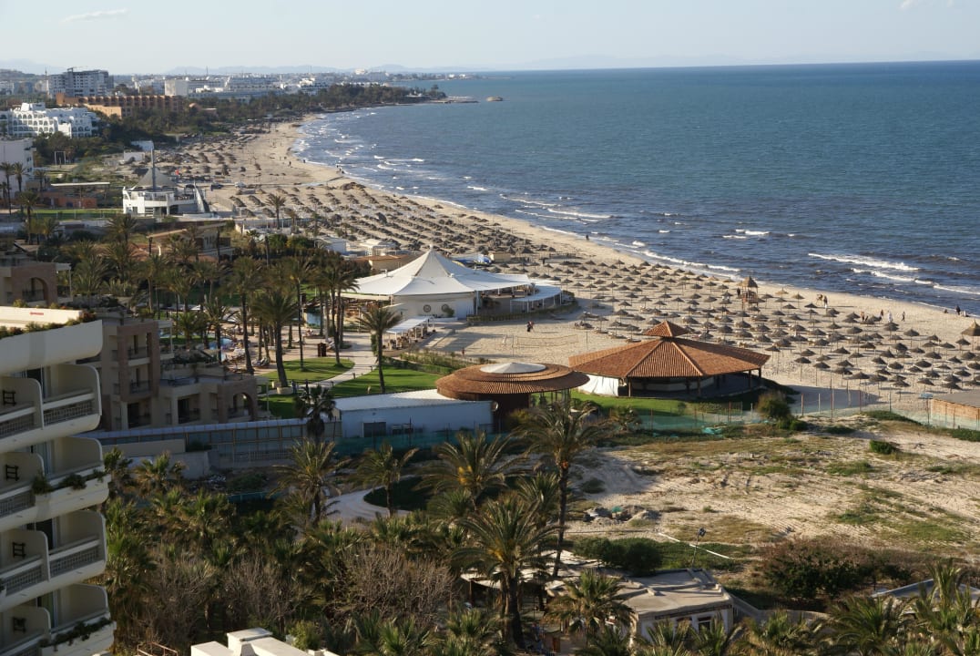 Man konnte weit laufen (aber müll im sand) Riadh Palms Resort & Spa