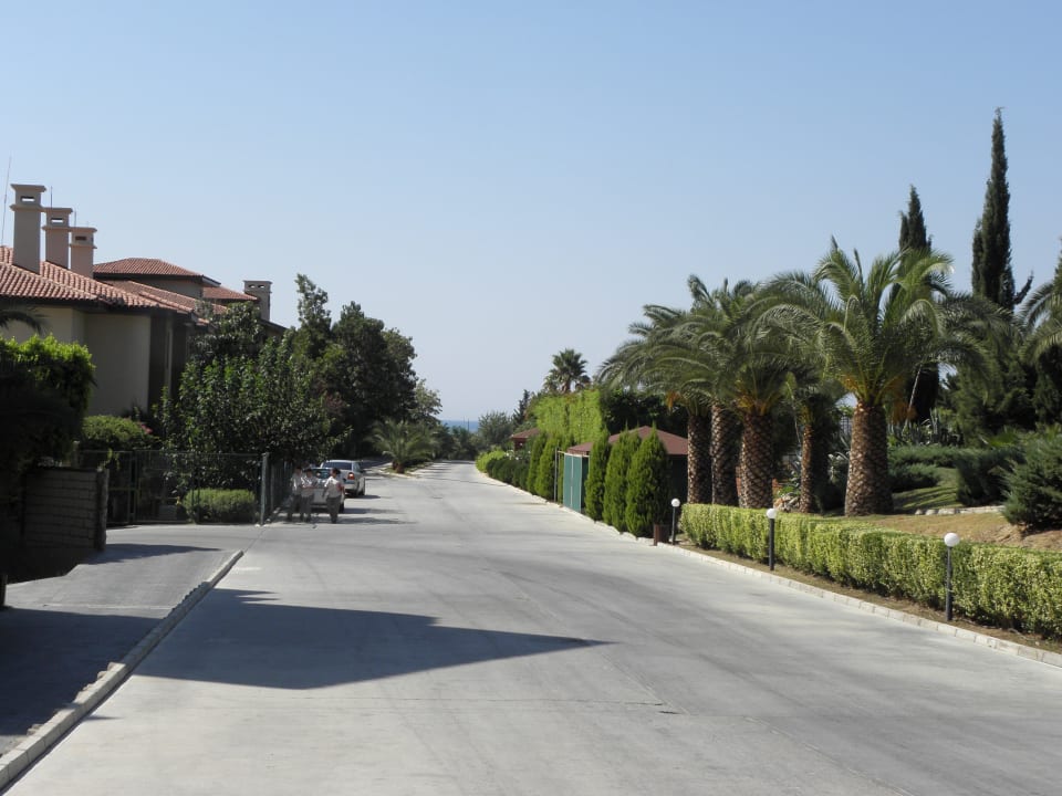 Weg zum Strand Club Grand Aqua