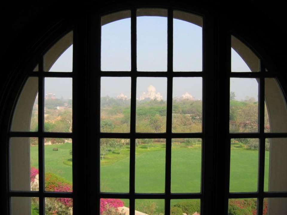 Zimmer mit Ausblick ... Hotel The Oberoi Amarvilas