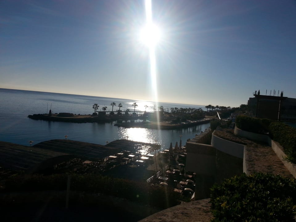 Blick auf die Hafeneinfahrt des Hotels Pickalbatros Citadel Resort