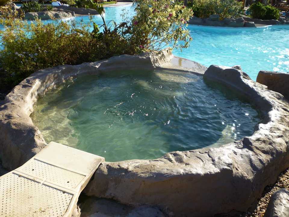 Einer von 5 Jacuzzis Pickalbatros Palace Resort