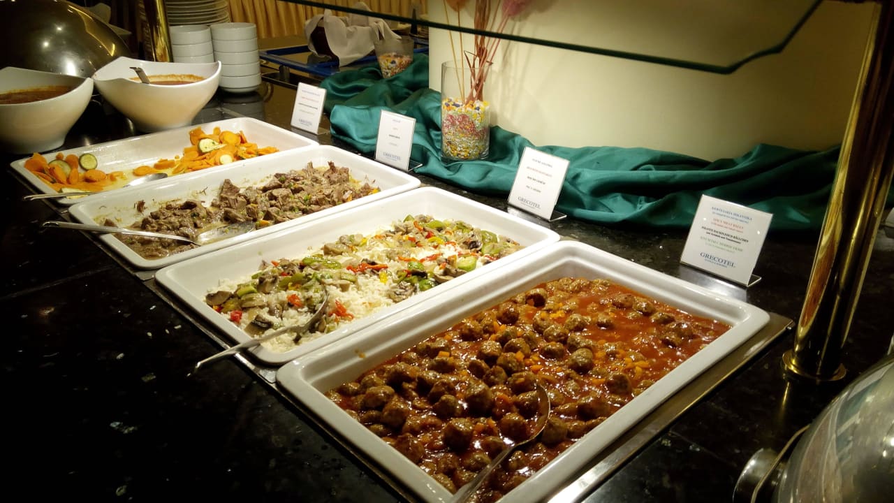 Ein Teil der warmen Speisen Grecotel Casa Paradiso