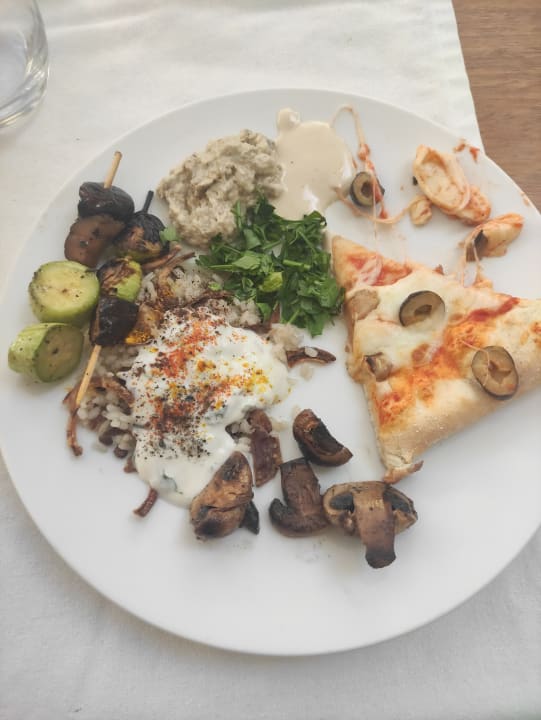 Gastro Serry Beach Resort