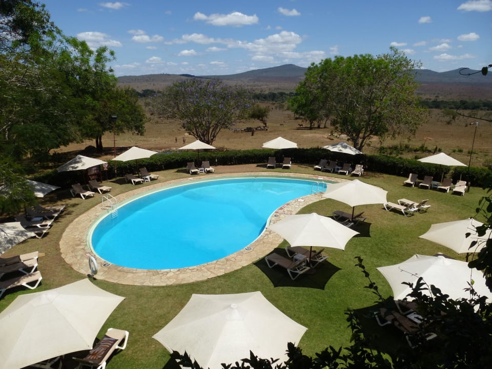 Blick auf den Pool Taita Hills Safari Resort & Spa