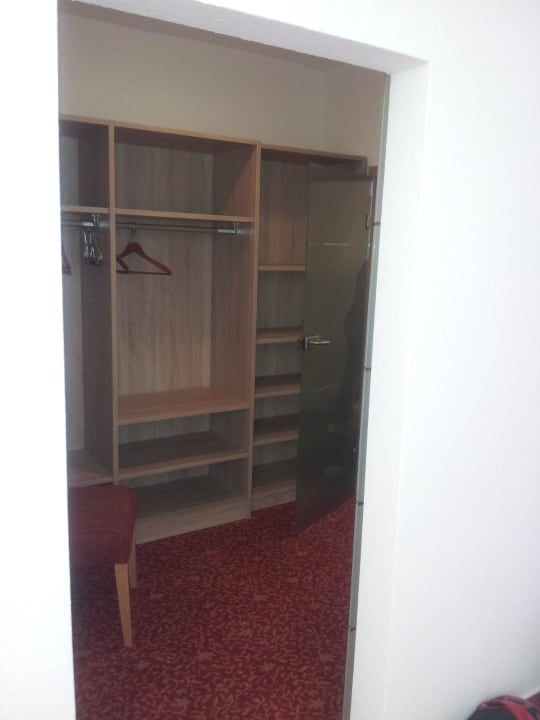 Blick ins Ankleidezimmer Hotel Petersen