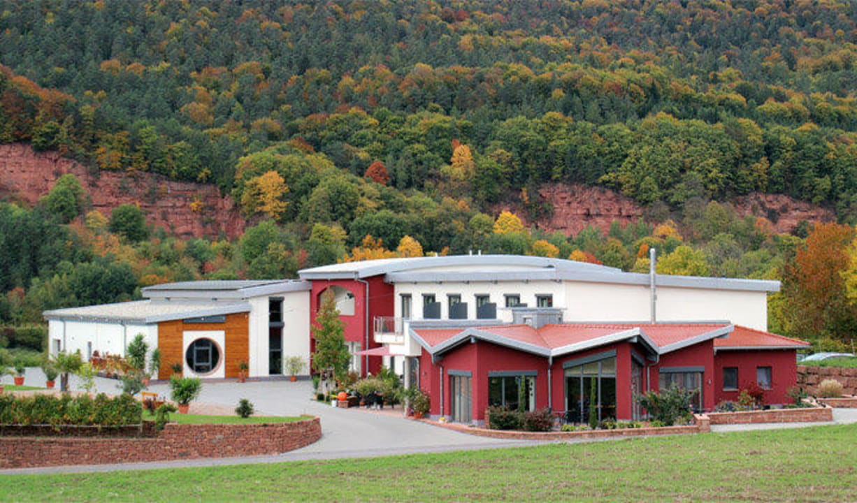Außenansicht Weingut Helmstetter Main-Vinotel Weingut Helmstetter
