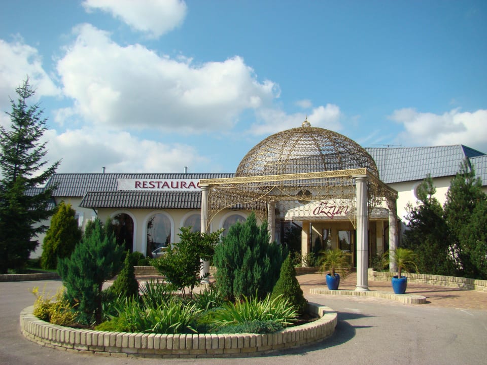 Widok na wejście główne Hotel Azzun Orient SPA & Wellness