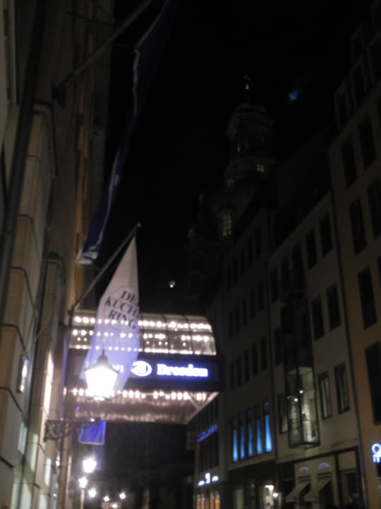 Nachts ums Hotel Hilton Dresden