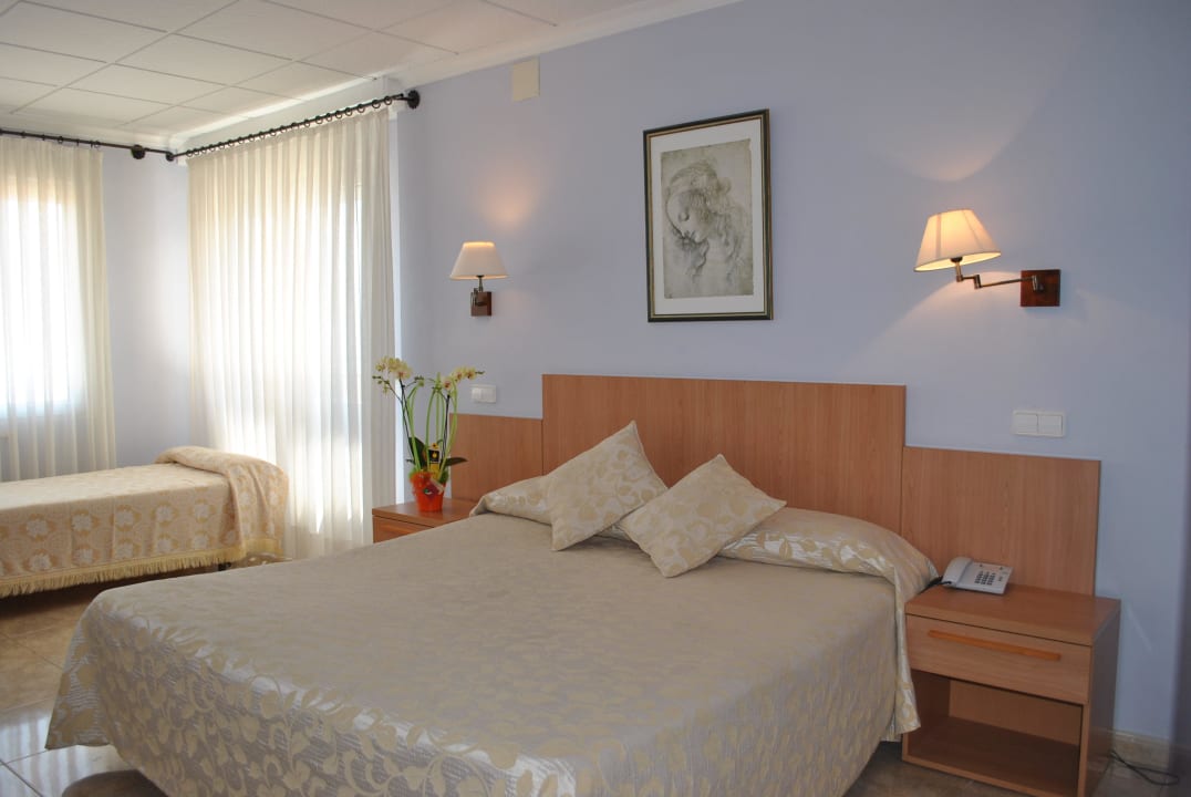 Habitación triple Hotel Felipe II