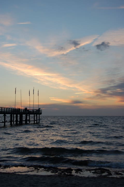 Strandbrücke am Abend Ferienwohnungen Ferienpark Weissenhäuser Strand