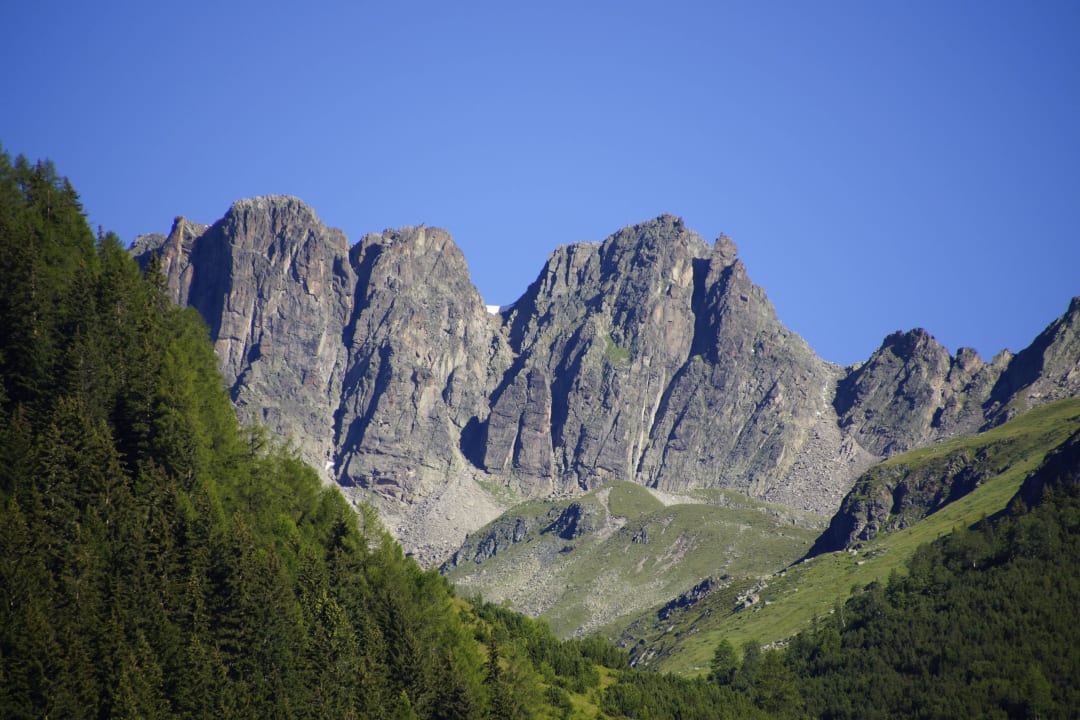 Blick am Abend vom Balkon Hotel Alpvita Piz Tasna