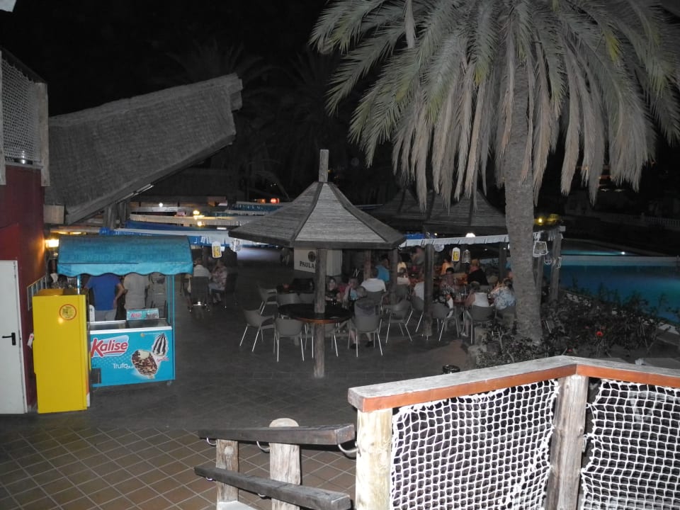 Pool HL Miraflor Suites Hotel