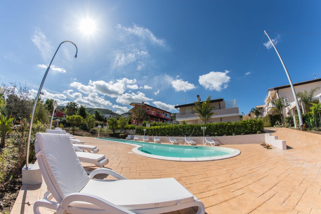 Pool Valentour Residenza Borgo Italico
