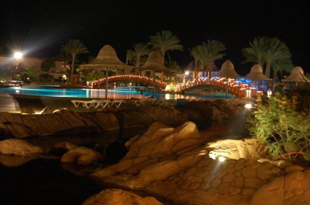 Baseny nocą Parrotel Beach Resort